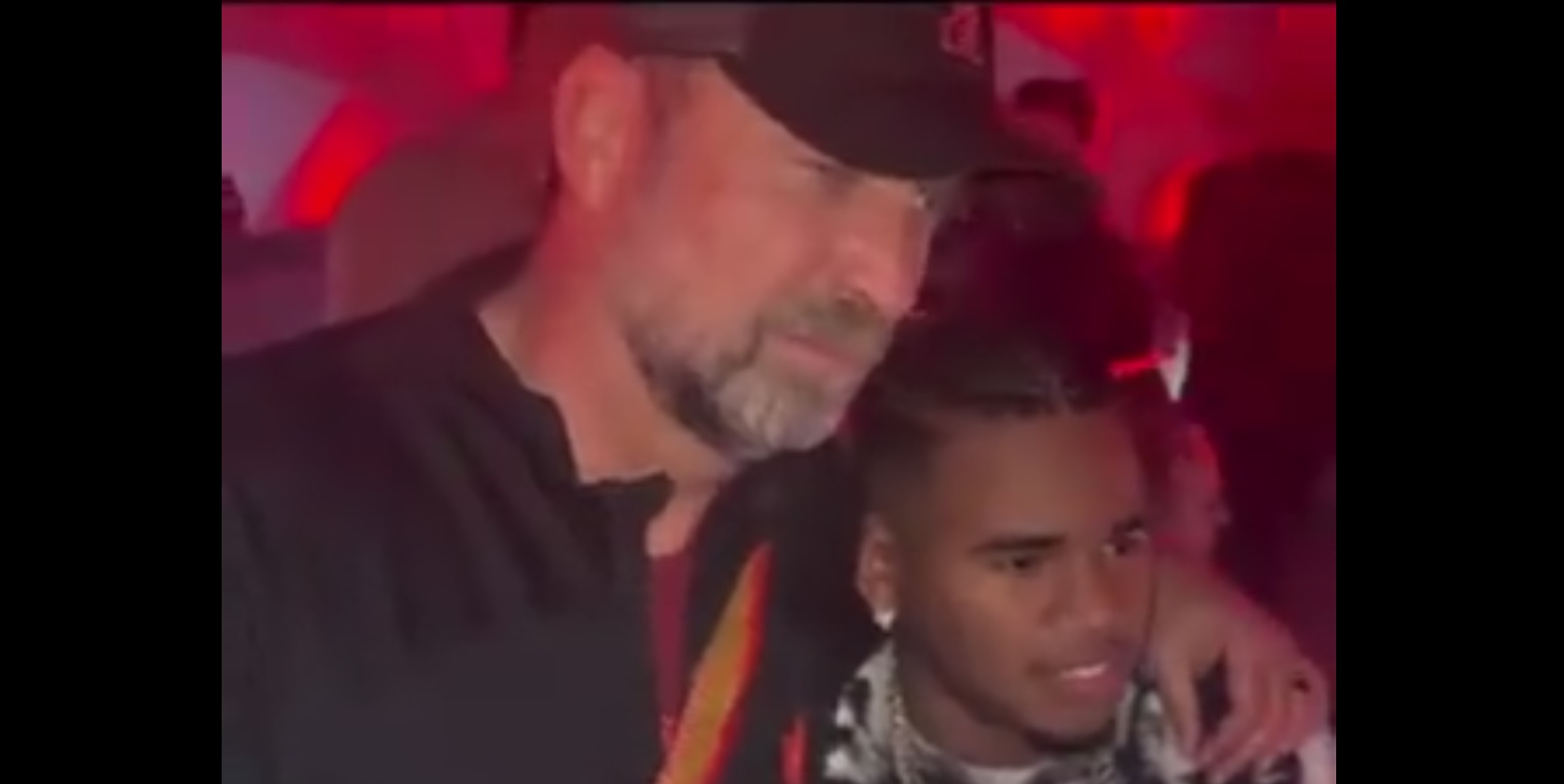 (Video) Watch Klopp showing off his dance moves to Luis Diaz’s brother