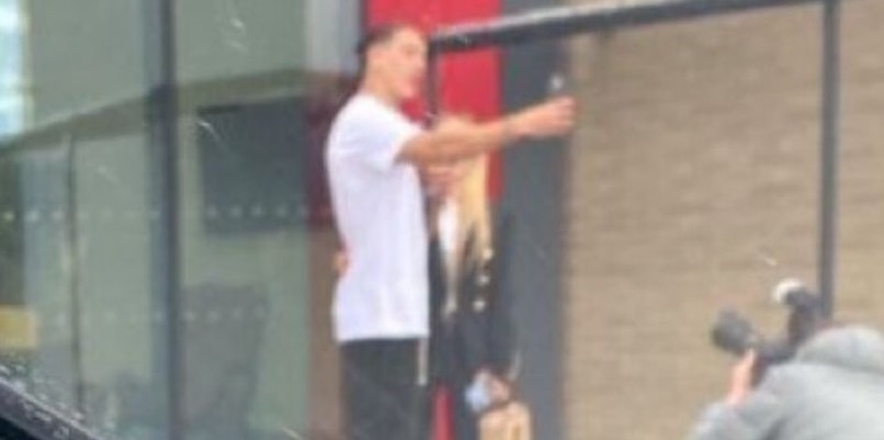 (Photo) Darwin Nunez appears to have been snapped outside AXA training centre ahead of official announcement