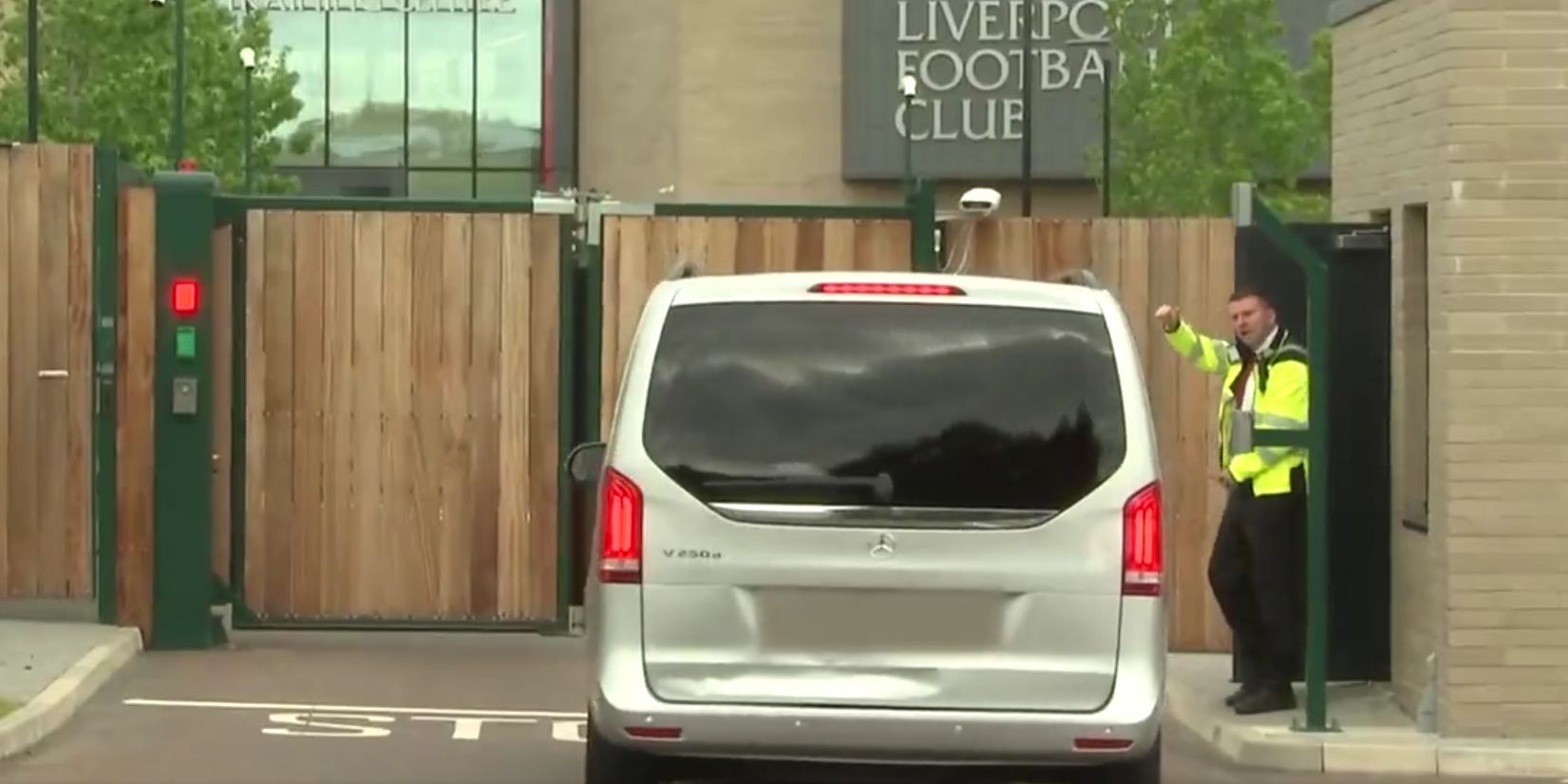 (Video) Liverpool’s famous transfer van makes its first appearance of the summer as Darwin Nunez arrives in Kirkby