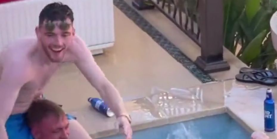 (Video) Andy Robertson spotted in a hotel pool with Jack Grealish as the pair enjoy the sun in Las Vegas party