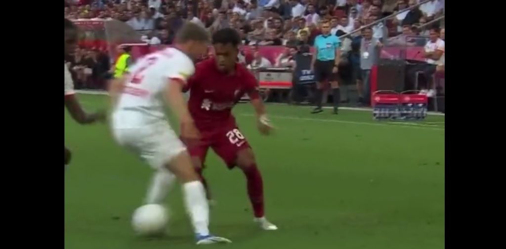 (video) Fabio Carvalho With Filthiest Nutmeg Fans Will See All Pre-season