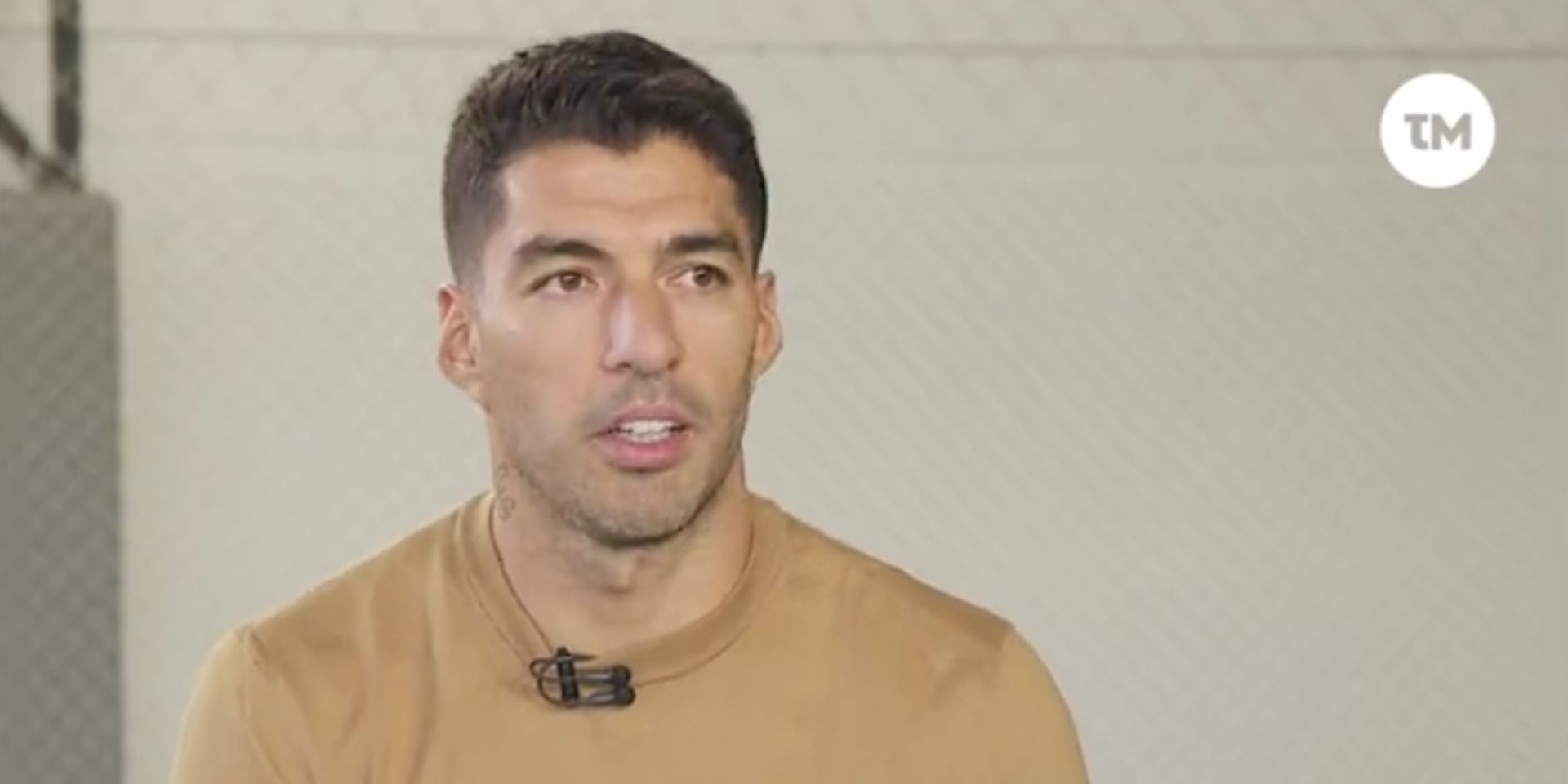 (Video) “It’ll only get worse” – Luis Suarez sends a message to Darwin Nunez after his Liverpool red card