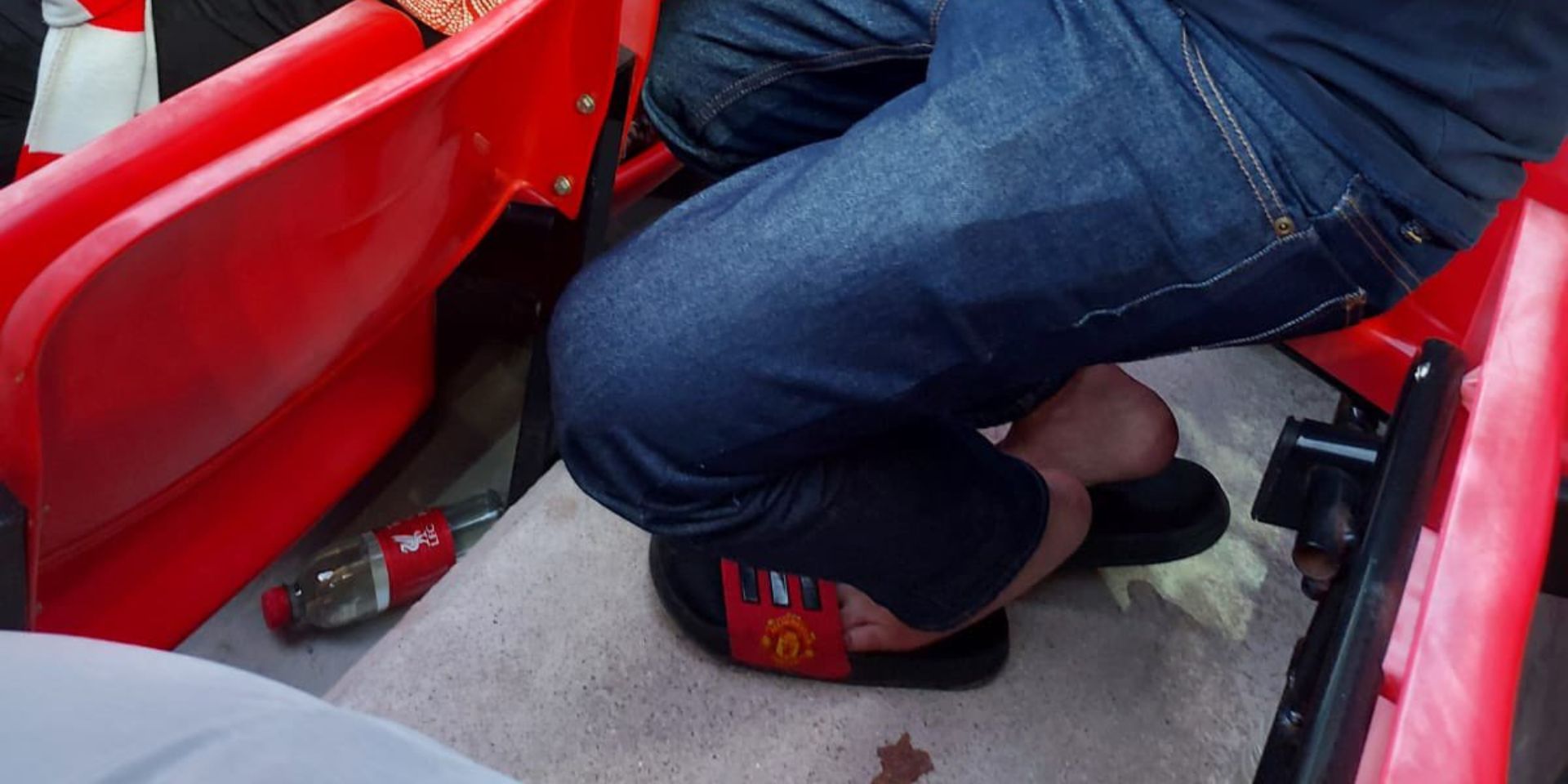 (Image) Liverpool fan spotted wearing Manchester United sliders in Anfield during match against Crystal Palace