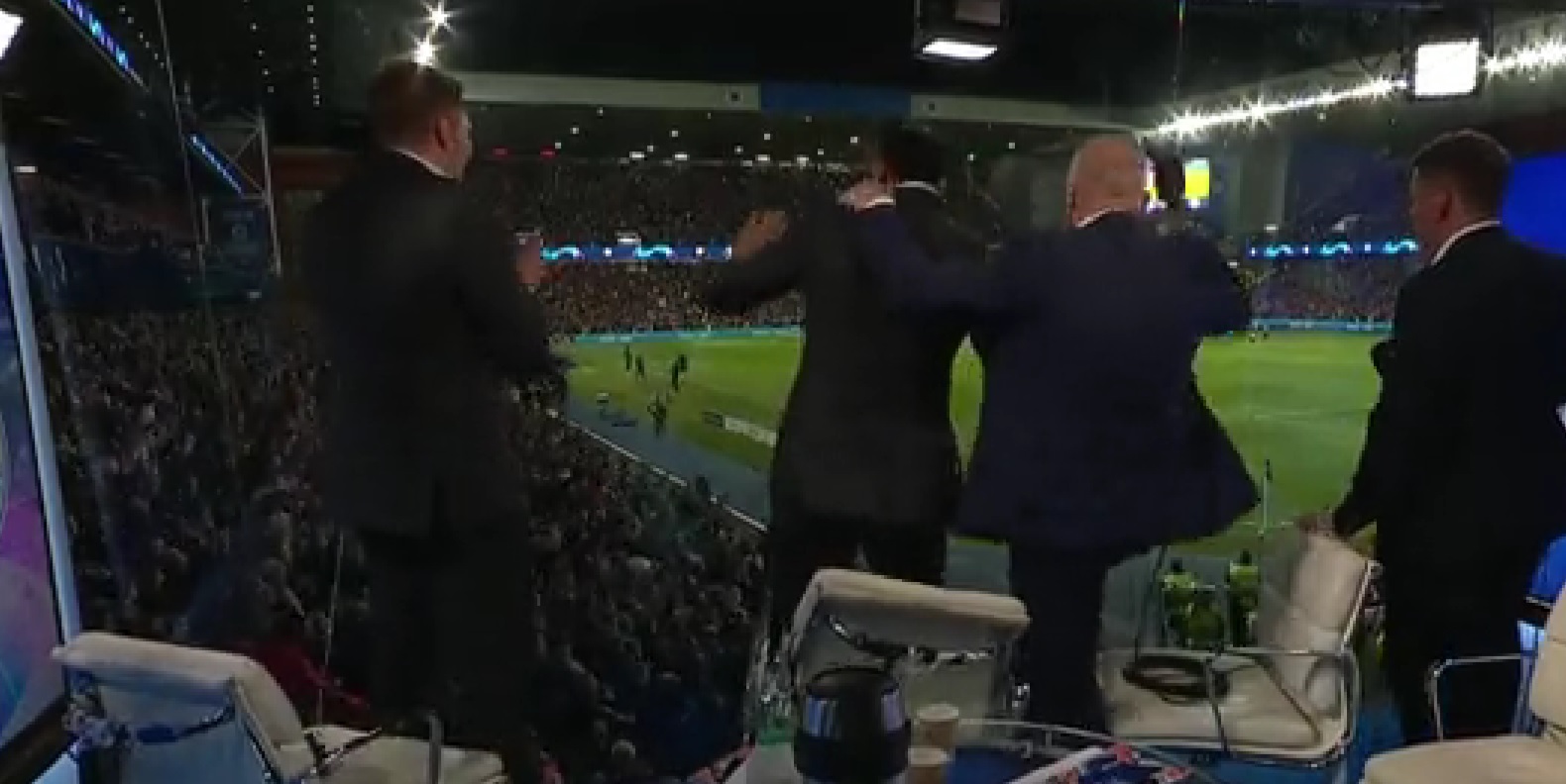 (Video) Liverpool make Rio Ferdinand look absolutely silly over 17th-minute Rangers moment