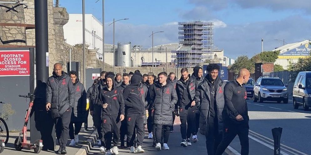 (Photos) Key Liverpool star allegedly missing from pre-match walk in worrying injury update