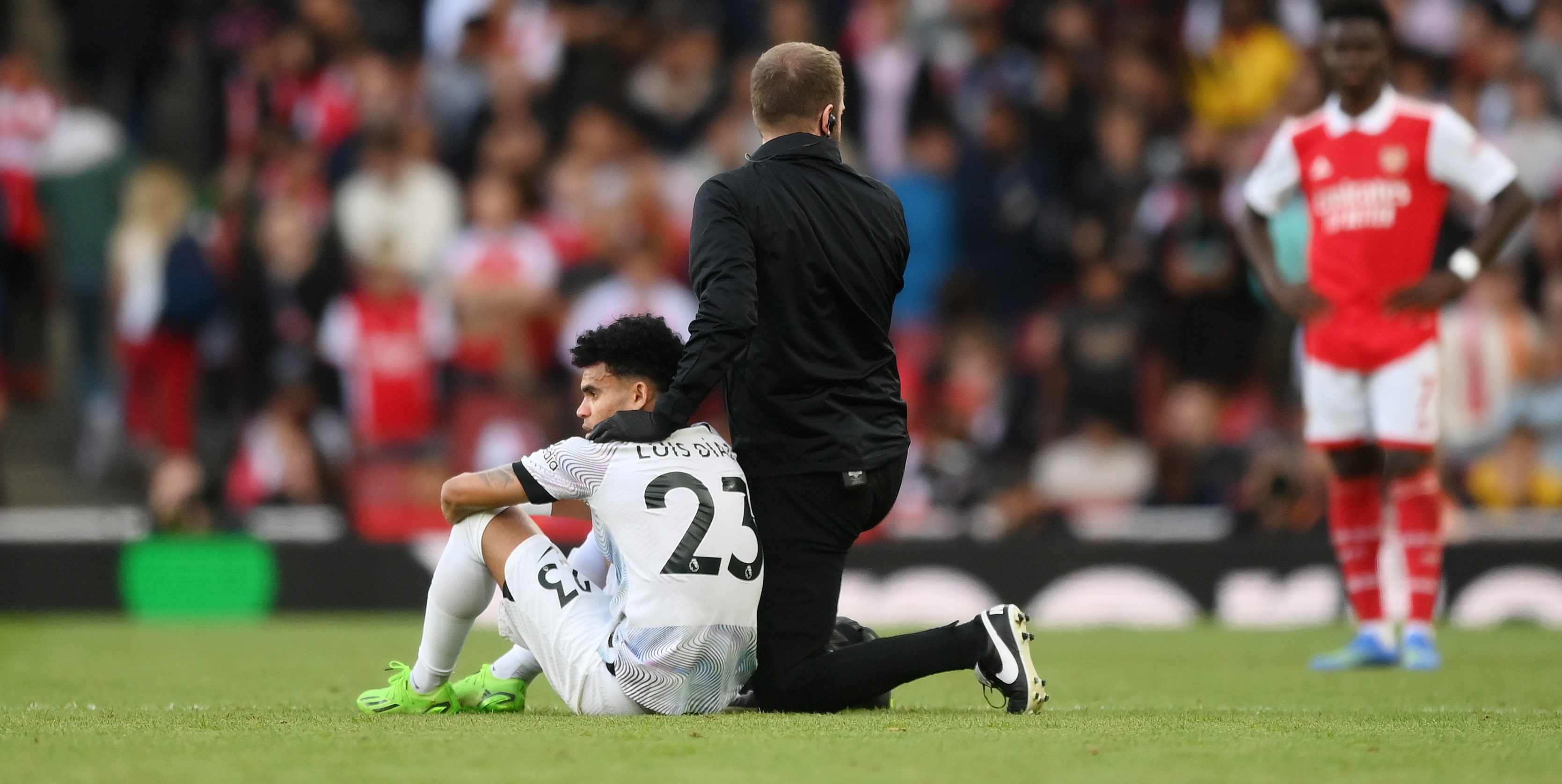 Luis Diaz raises fears of potentially serious Liverpool injury after early substitution at Arsenal
