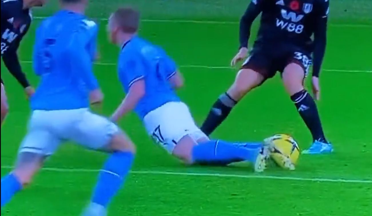 (Video) Kevin De Bruyne’s blatant dive for winning Man City penalty is absolutely horrendous