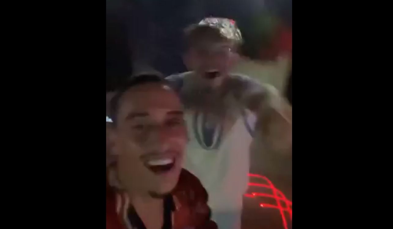 (Video) Tsimikas & Elliott spotted partying together in hilariously empty nightclub