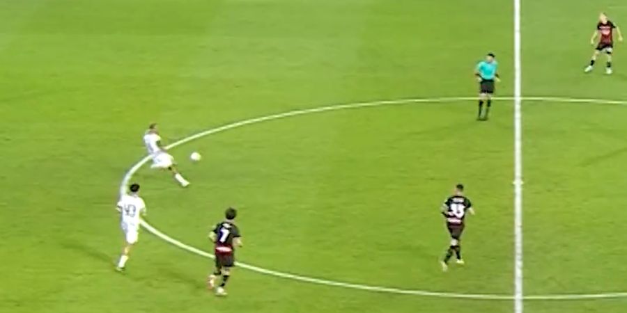 Video) Thiago Alcantara's stunning half-volley strike may be one of the  coolest fans will see