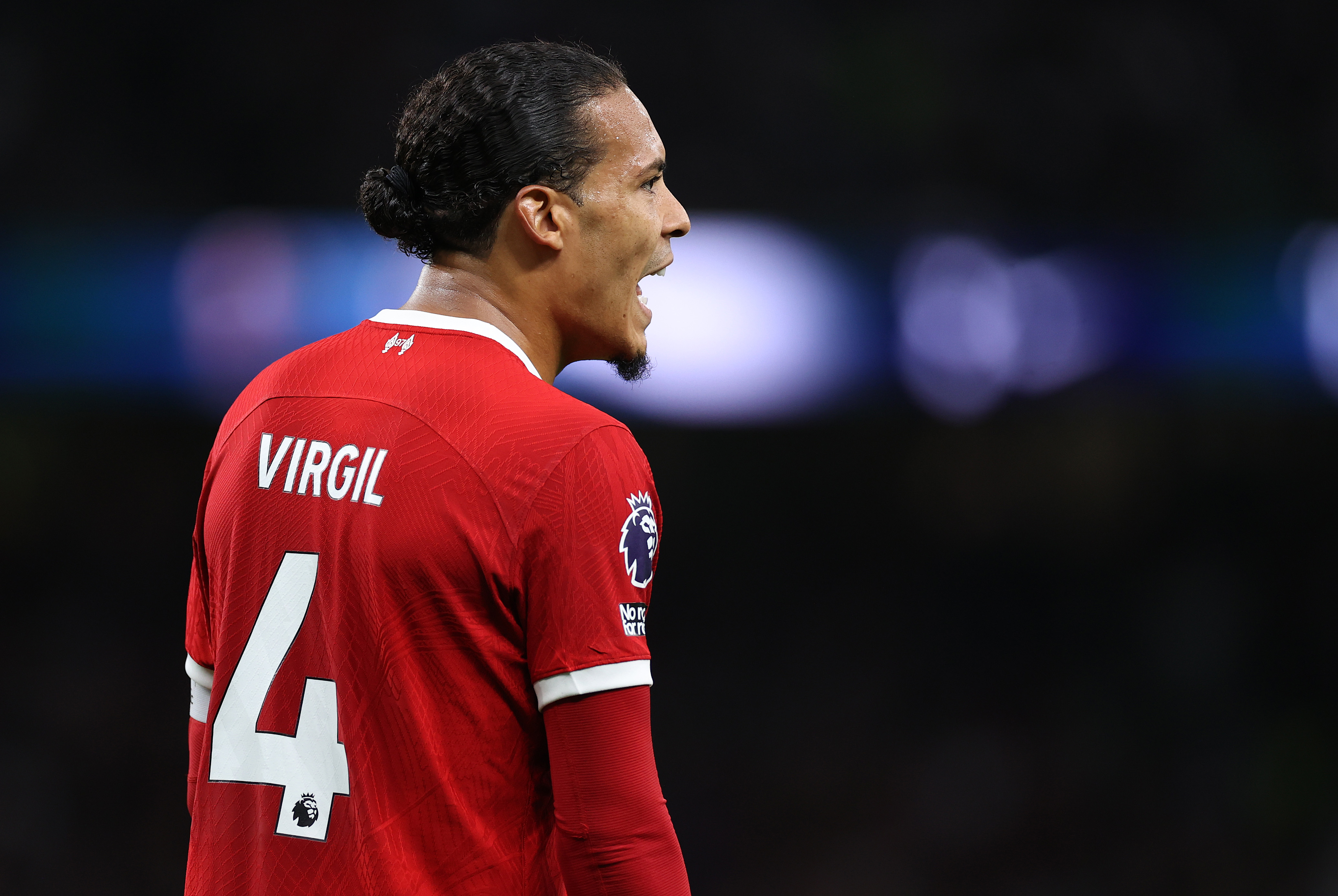 VVD's ex-teammate recalls learning about LFC man's failed Man Utd move