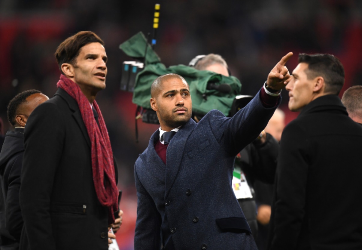 Glen Johnson makes ‘concerned’ Liverpool admission as ‘absolutely mad’ manager theory is explained
