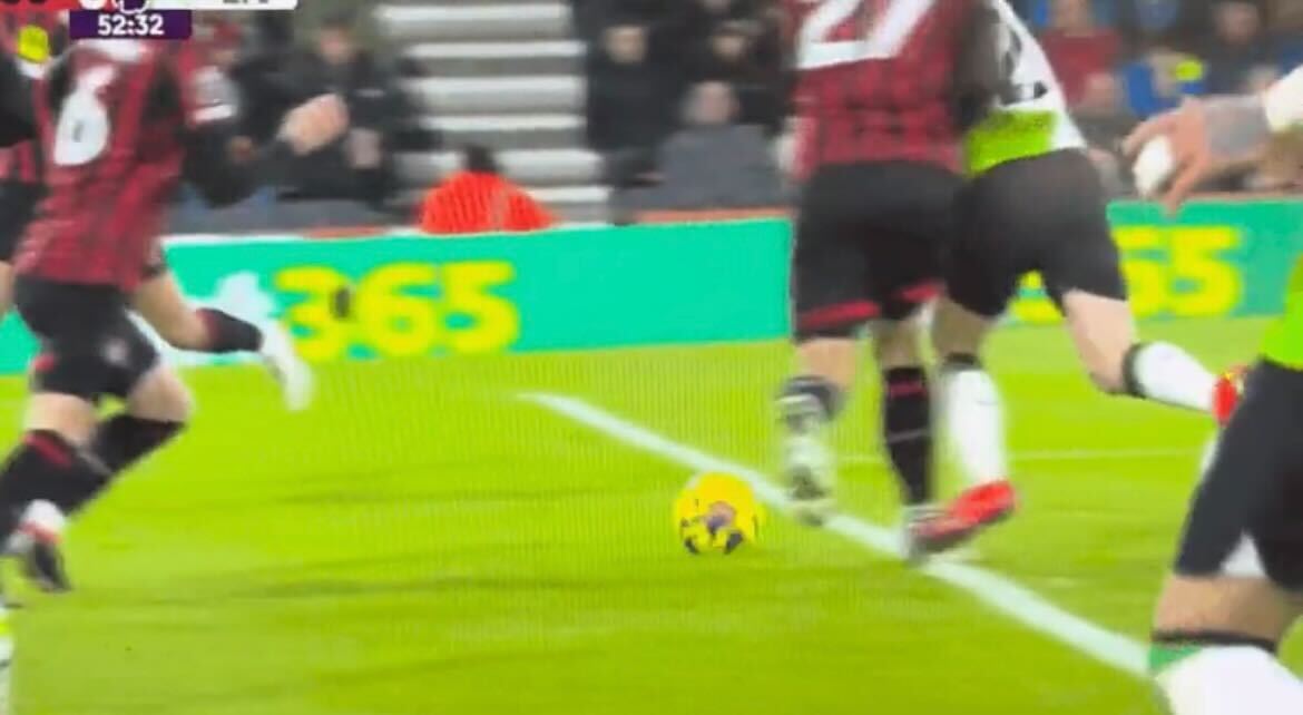 (Video) Liverpool were denied a blatant penalty at Bournemouth; not sure what Paul Tierney has seen
