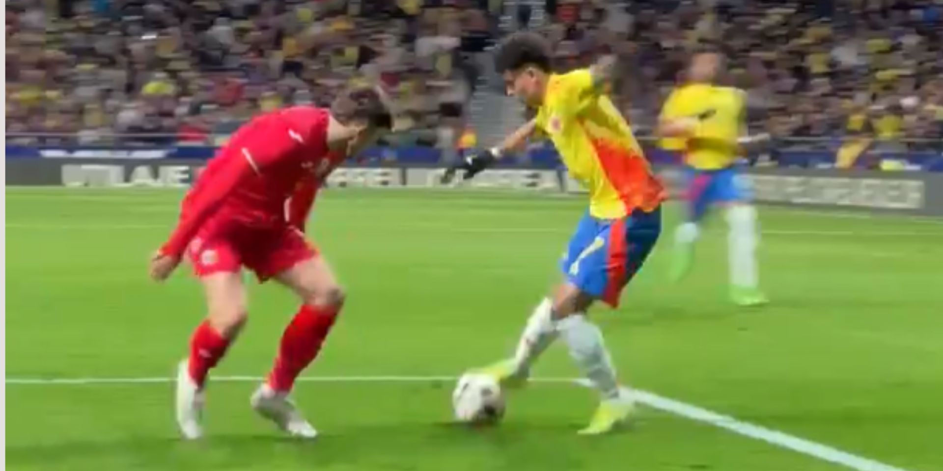 (Video) Diaz ties two defenders in knots ahead of Colombia goal