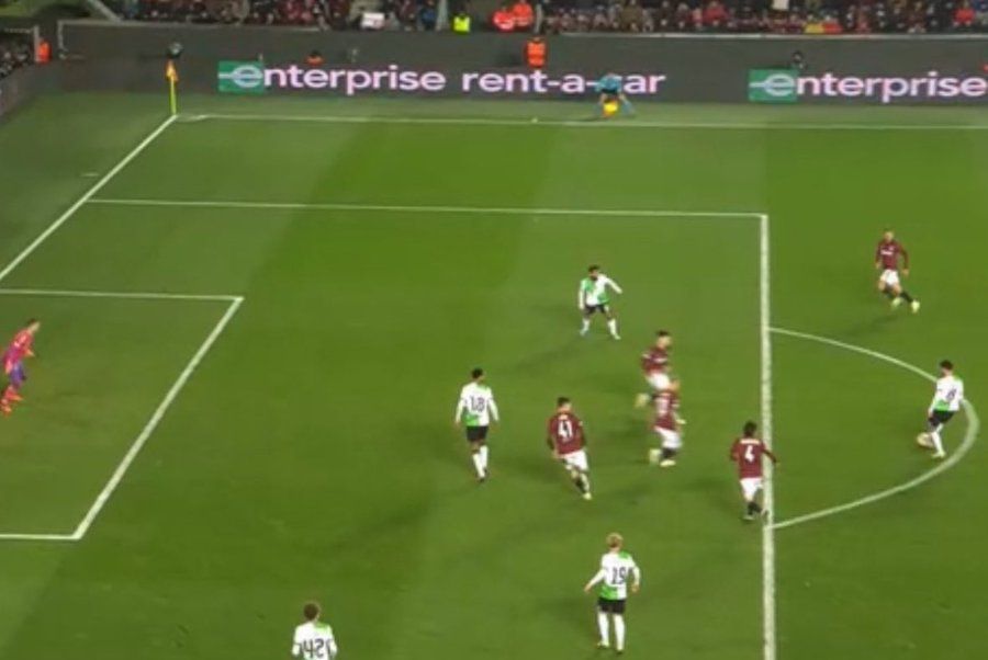 (Images) Look at these fresh snaps of Salah offside call; doesn’t look right