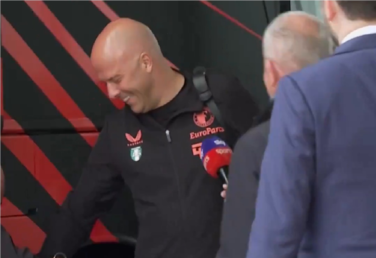 (Video) Sky reporter draws reply from Arne Slot after doorstopping him ahead of Feyenoord game