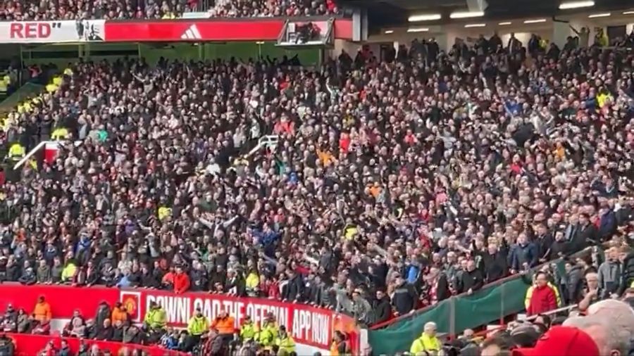 (Video) Luis Diaz's goal had Liverpool fans bouncing at Old Trafford