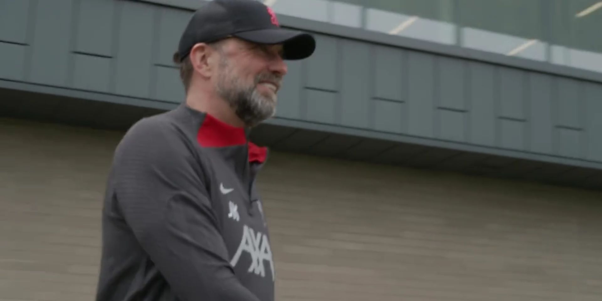 (Video) The four words Jurgen Klopp said as he walked out to training