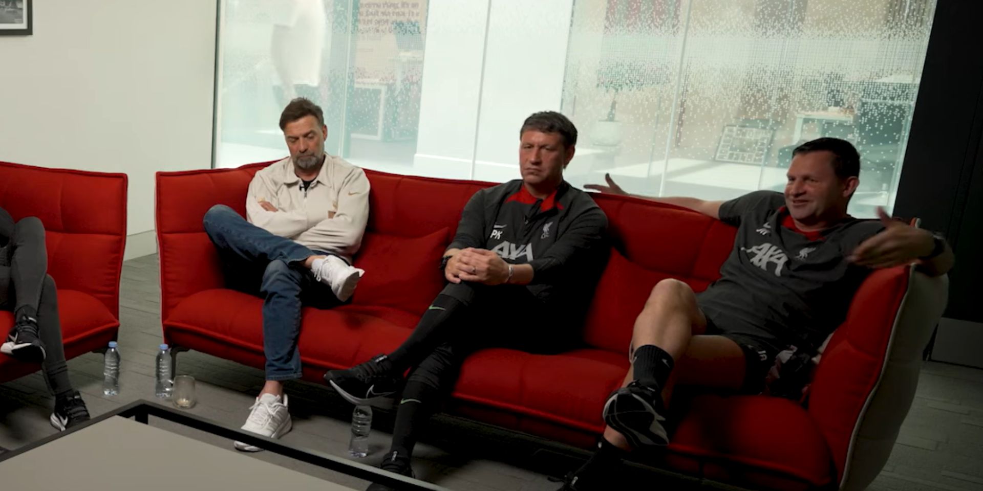 (Video) Watch the crazy Alisson coincidence that occurred during Klopp interview