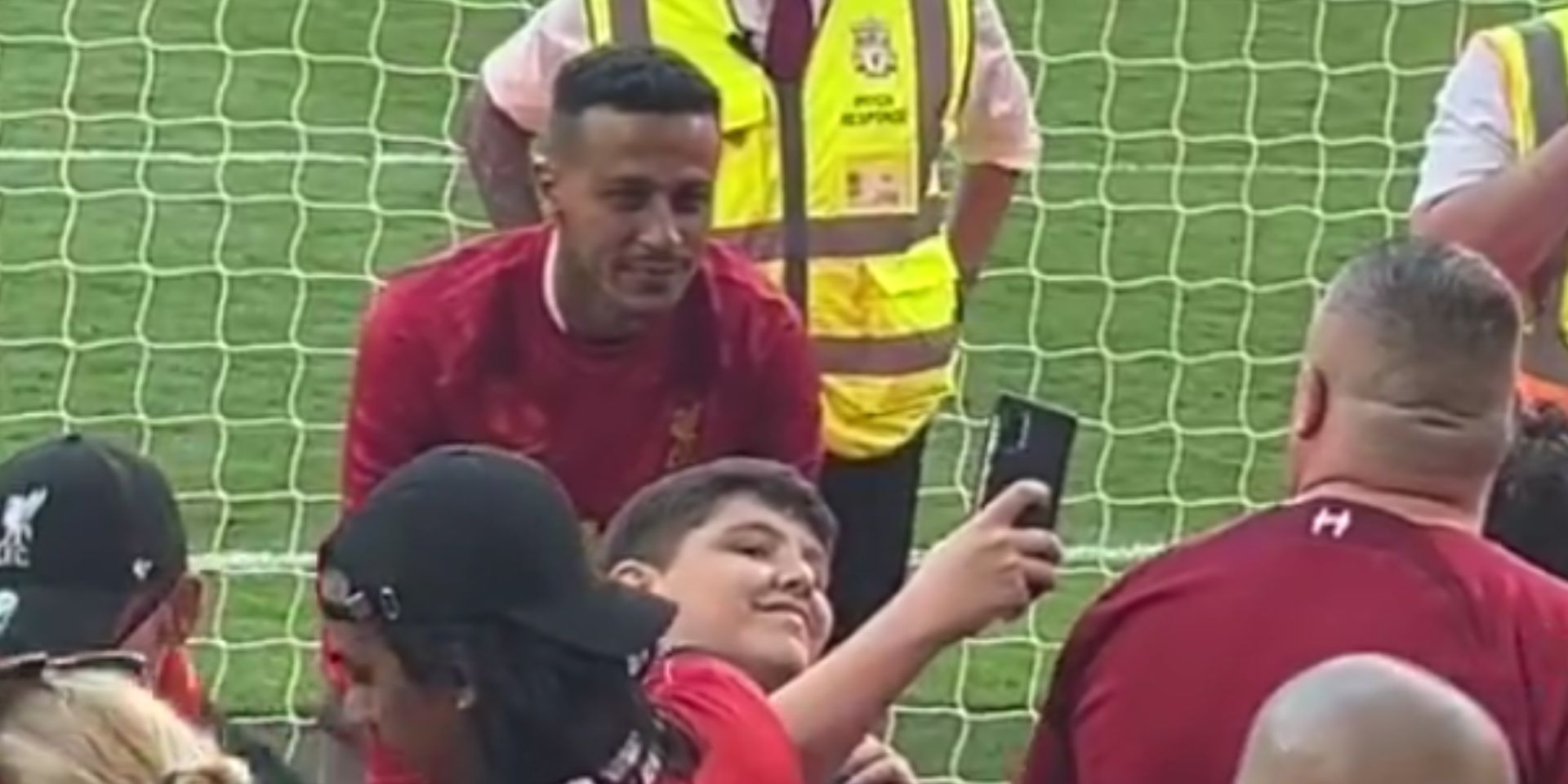 (Video) What Thiago did with fans on the Kop was special ahead of Anfield exit