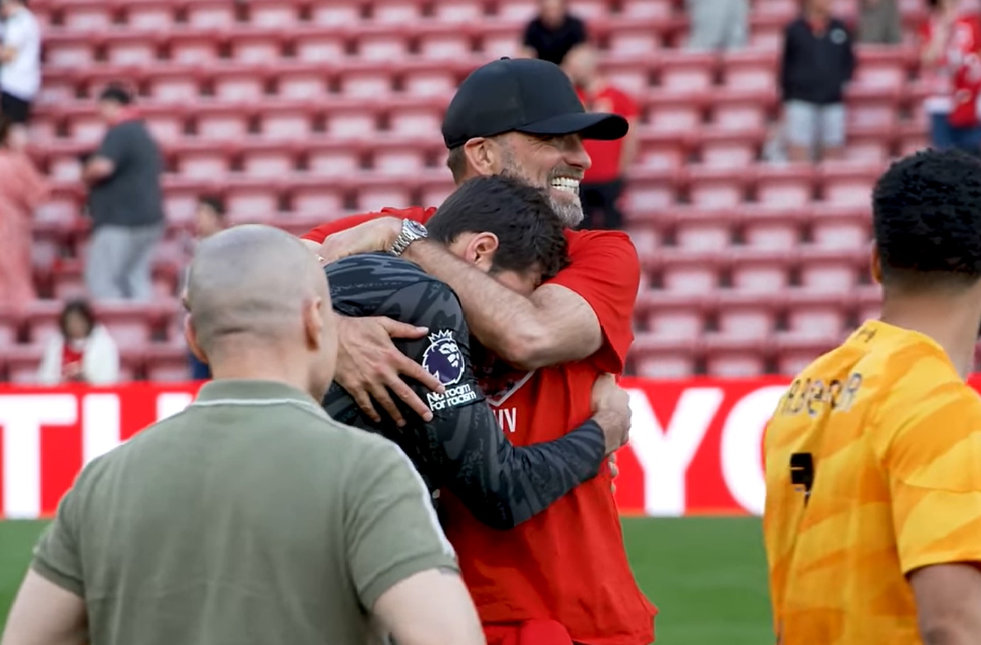 (Video) New footage shows heartbreaking interaction between Klopp and Alisson on Anfield pitch
