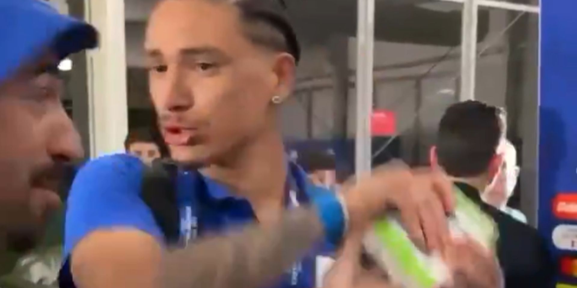 (Video) Nunez tussles with reporter in media mix zone after comical interaction