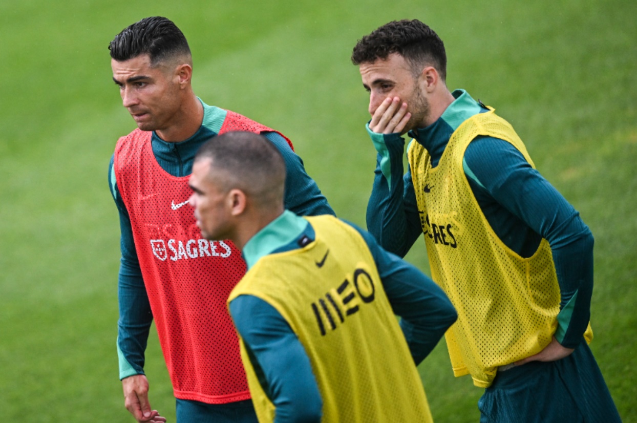What Diogo Jota did to Ronaldo in Portugal training drew crowd reaction amid chaotic scenes