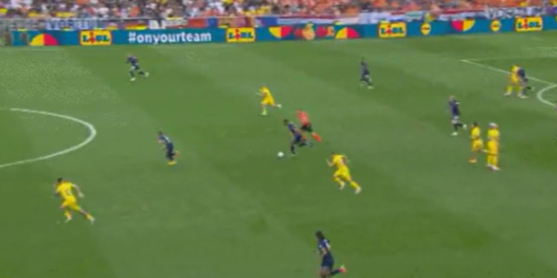 (Video) Gakpo carries ball from own box and is inches away from wonder finish