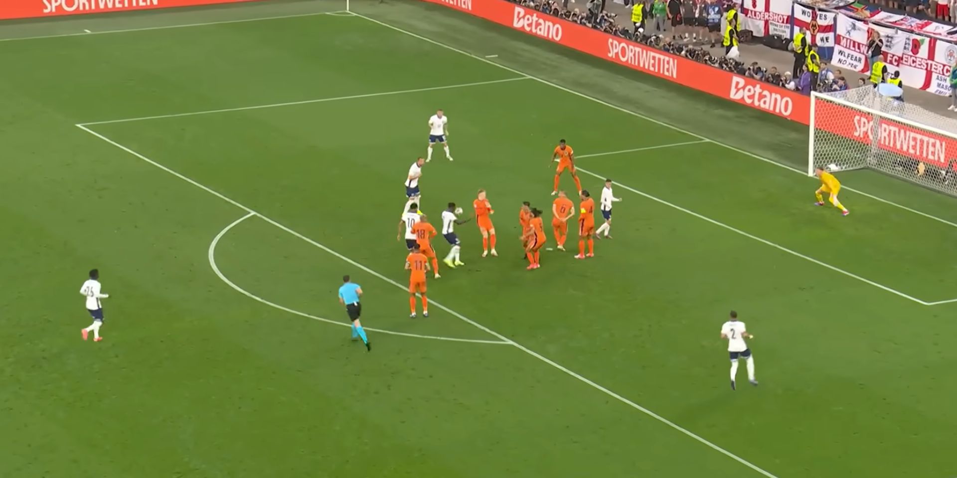 (Video) New footage shows how Van Dijk and Gakpo were robbed with missed handball