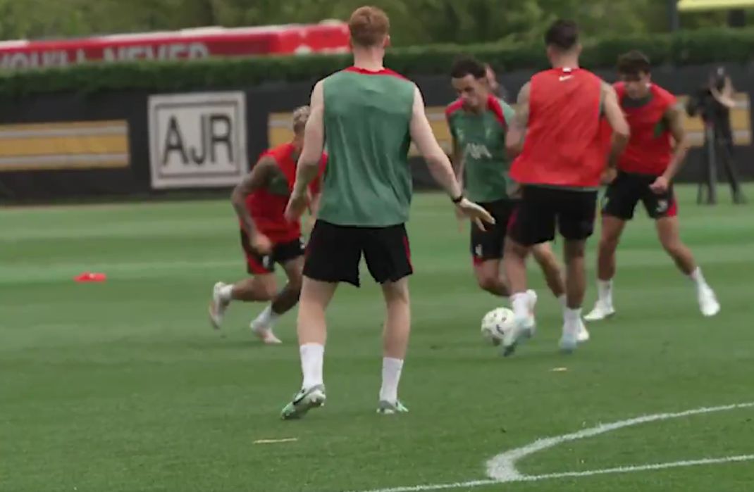 (Video) Jones leaves four Liverpool players for dead in insane solo run in training