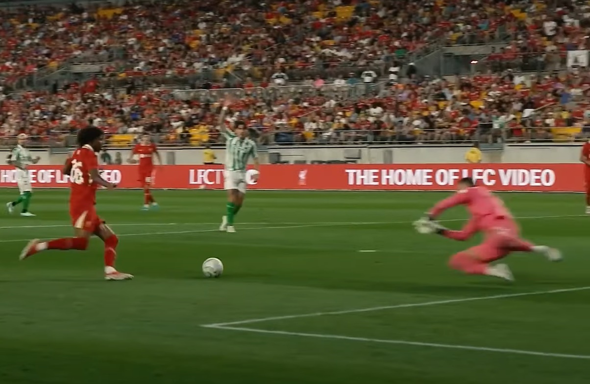 (Video) Arne Slot must’ve been left aghast by under-the-radar moment from Liverpool win v Betis