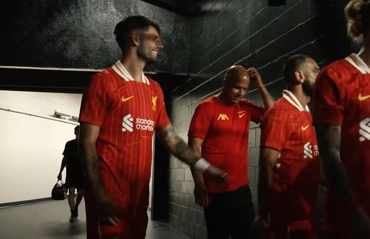 (Video) Salah and Szoboszlai share playful exchange right in front of Slot in Pittsburgh tunnel