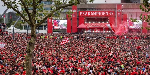 Liverpool, PSV, Van den Berg