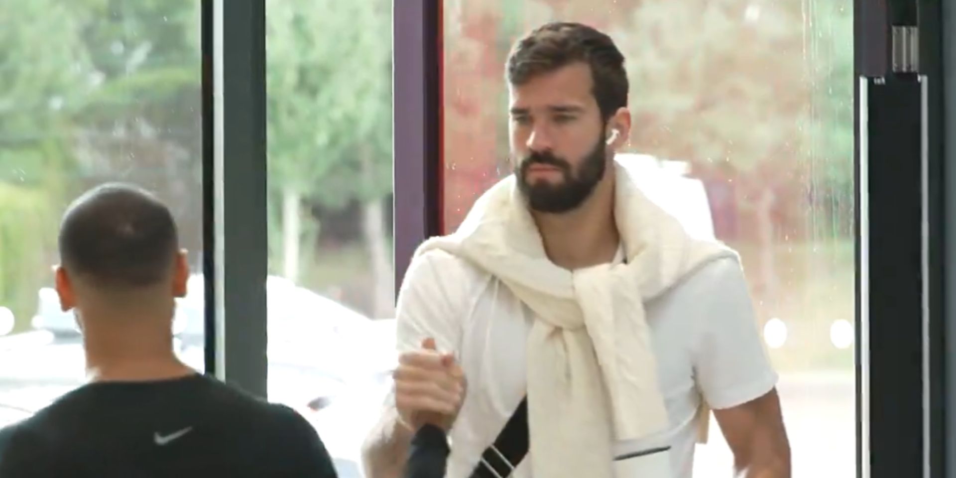 (Video) Alisson’s reaction to returning to Liverpool training will interest fans