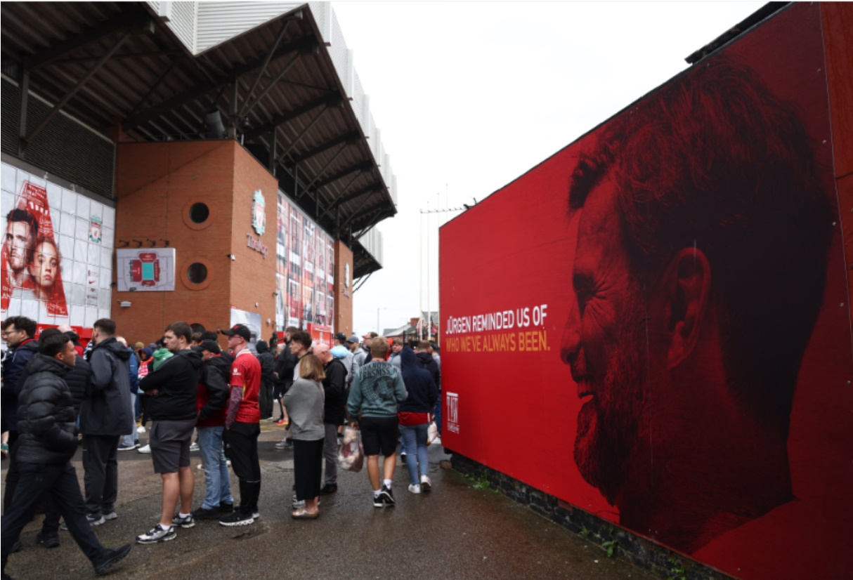 Le joueur de Liverpool est suspendu pour cinq matches en raison de son rôle dans la bagarre chaotique