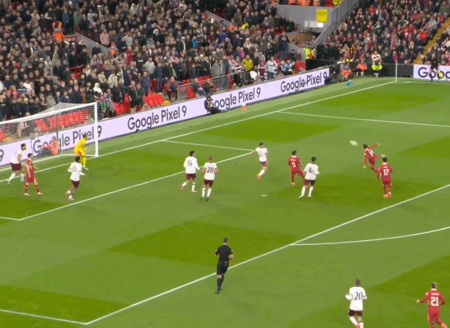 (Video) Chiesa lights up first Liverpool start with stunning moment v