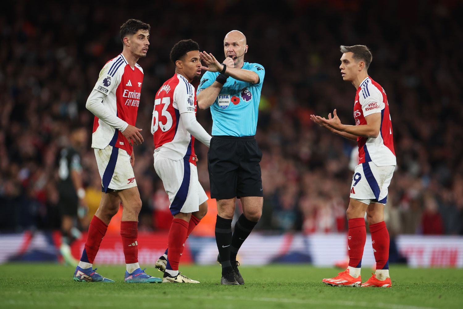 Anthony Taylor disallows Arsenal's 'goal' after a foul on Domink Szoboszlai