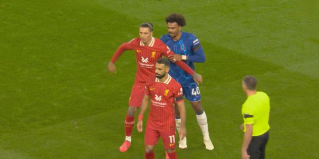 Darwin Nunez protects Mo Salah from Renato Veiga of Chelsea