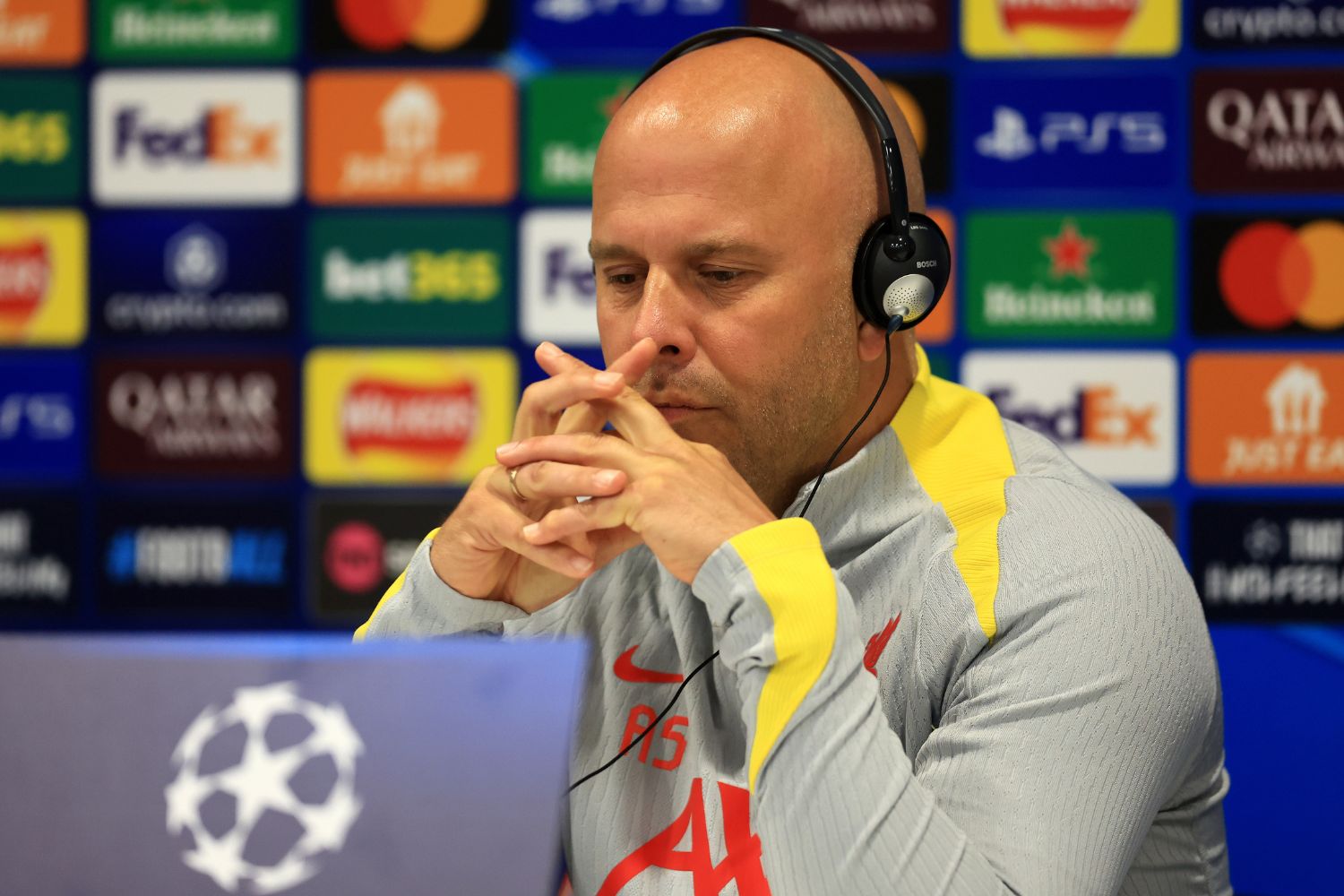 Arne Slot speaks with the media