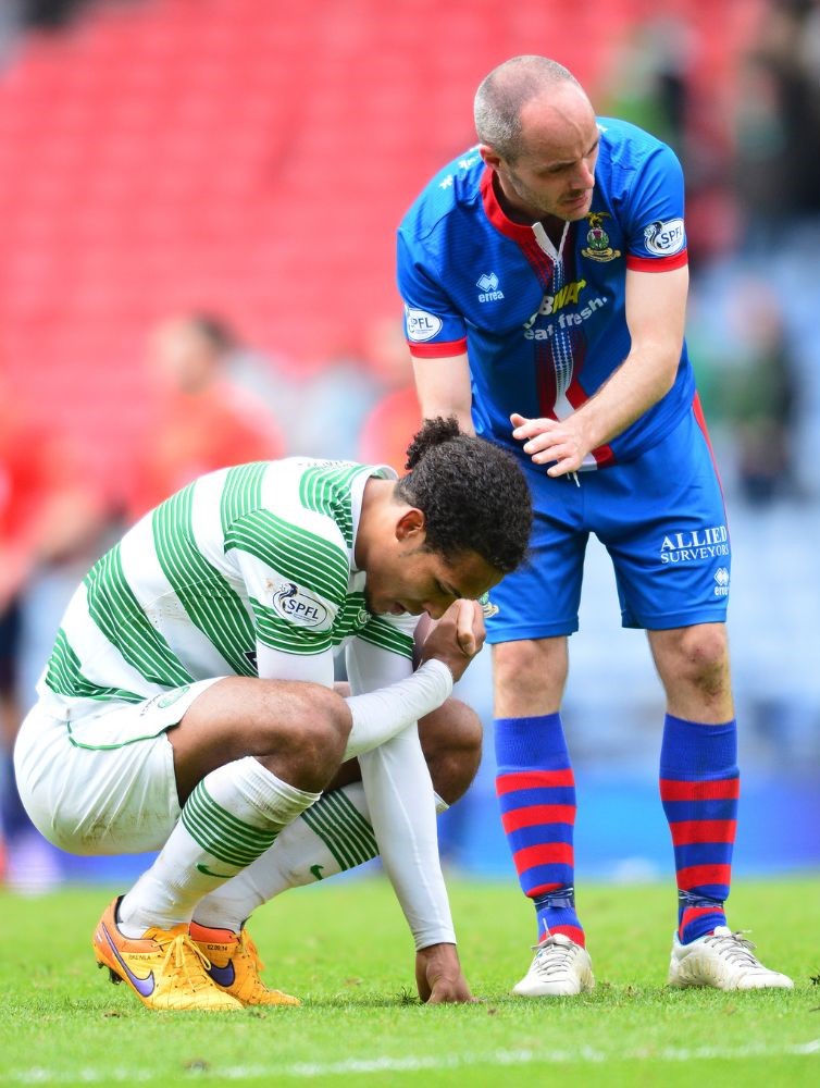 Virgil van Dijk consoled by David Raven