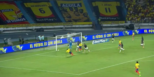 Luis Diaz hits the post for Colombia