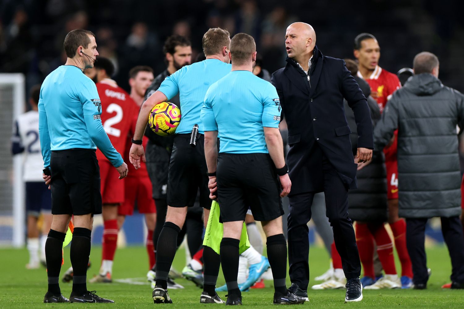 Arne Slot shakes hands with the referees after defeating Tottenham.