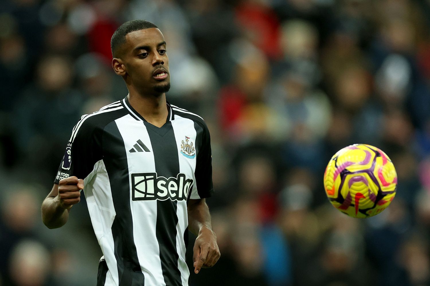 Alexander Isak in action for Newcastle United