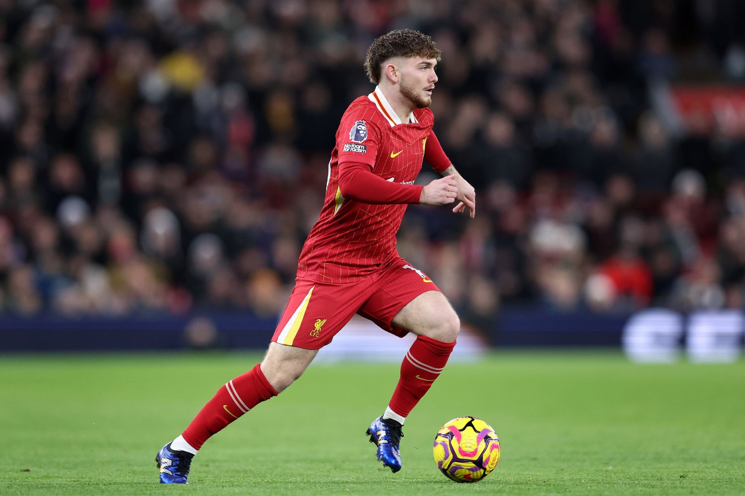 Harvey Elliott plays against Fulham at Anfield