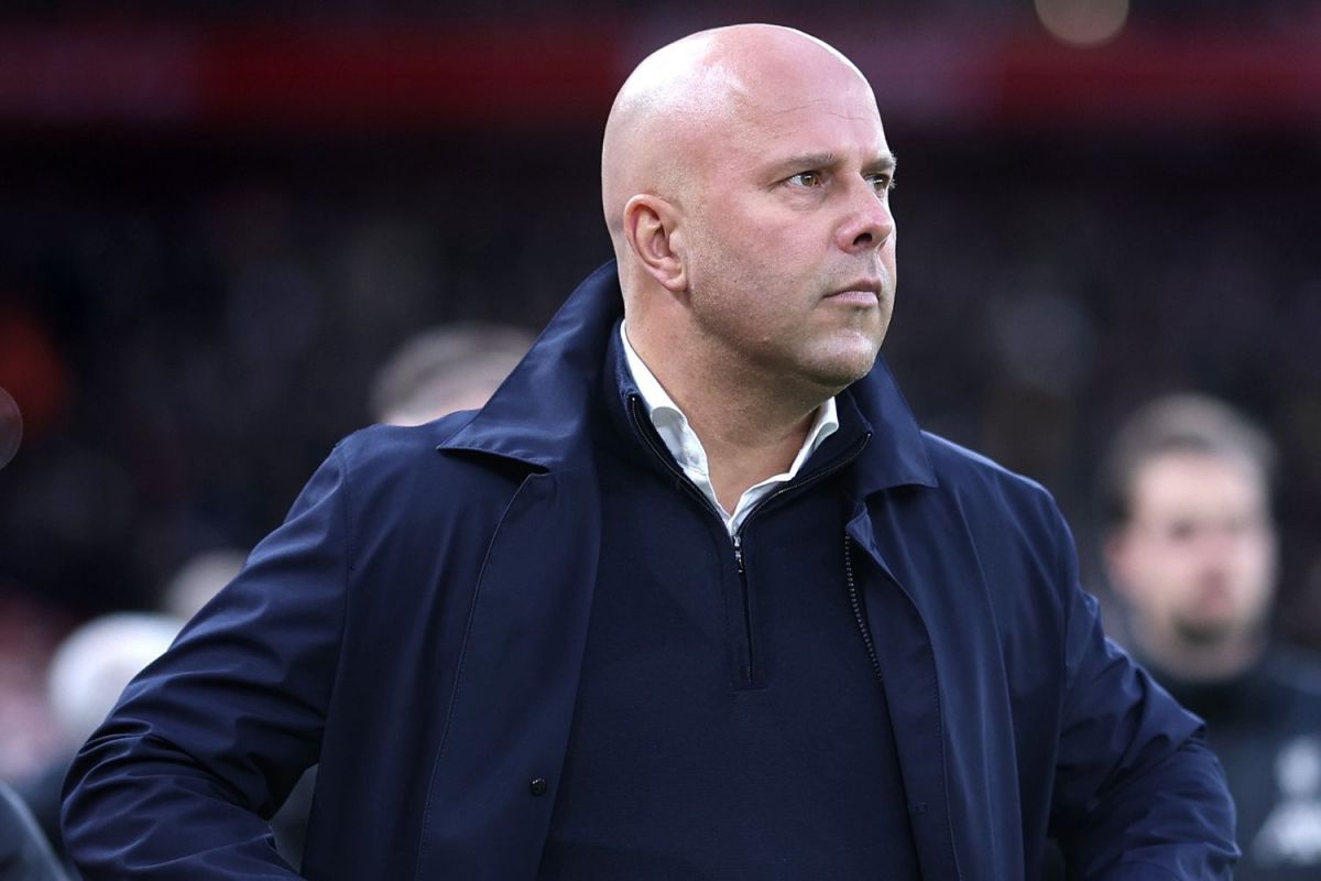 Arne Slot provides latest contract update after Leicester win