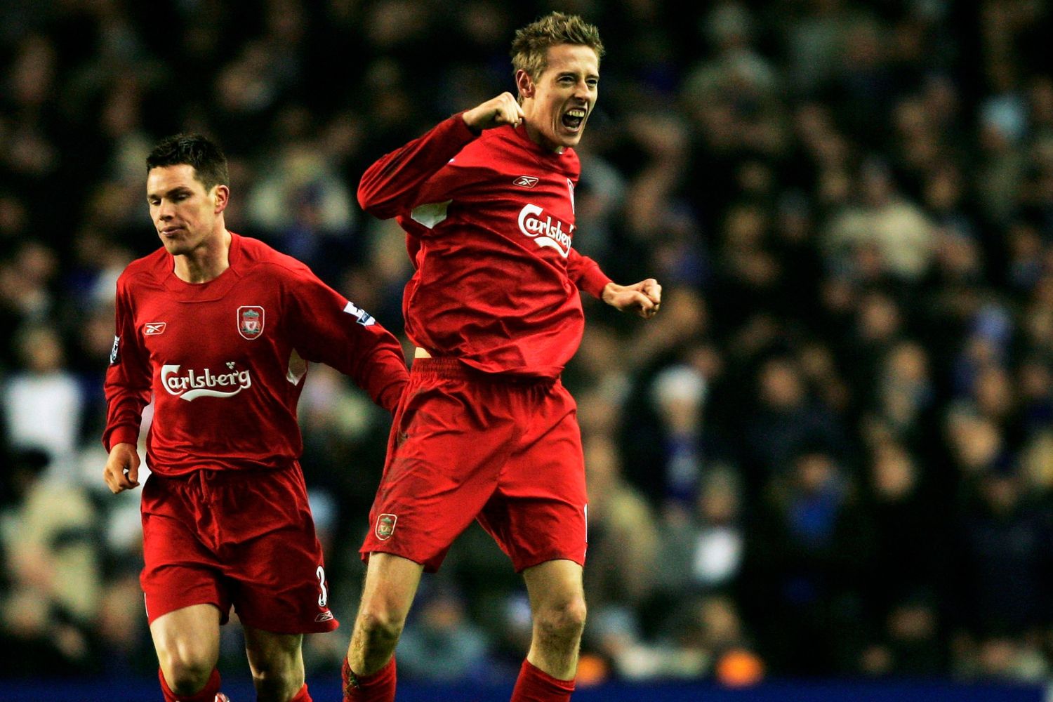 Peter Crouch scores for Liverpool at Goodison Park