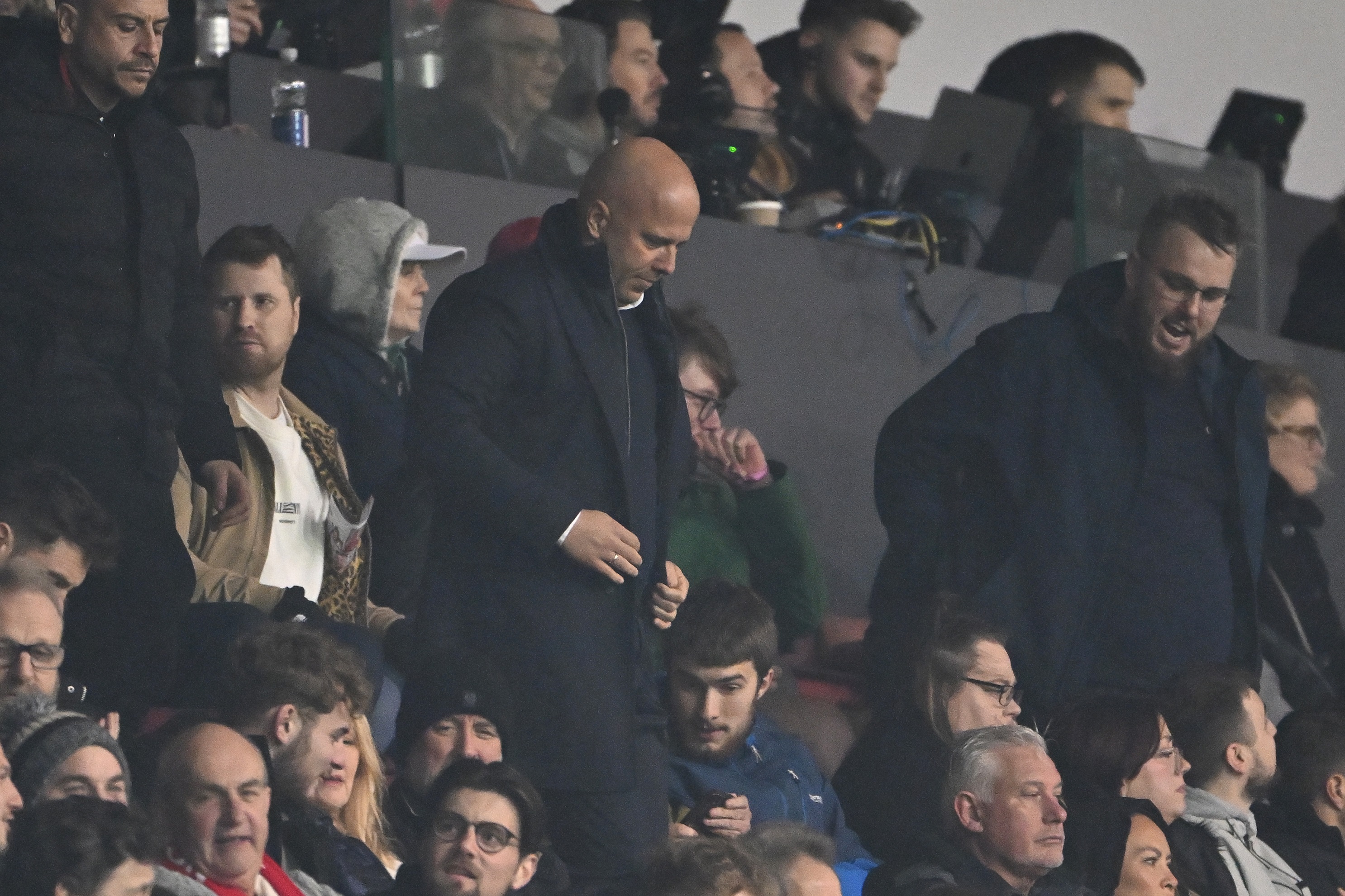 Arne Slot walks down the stands at St Mary's Stadium.