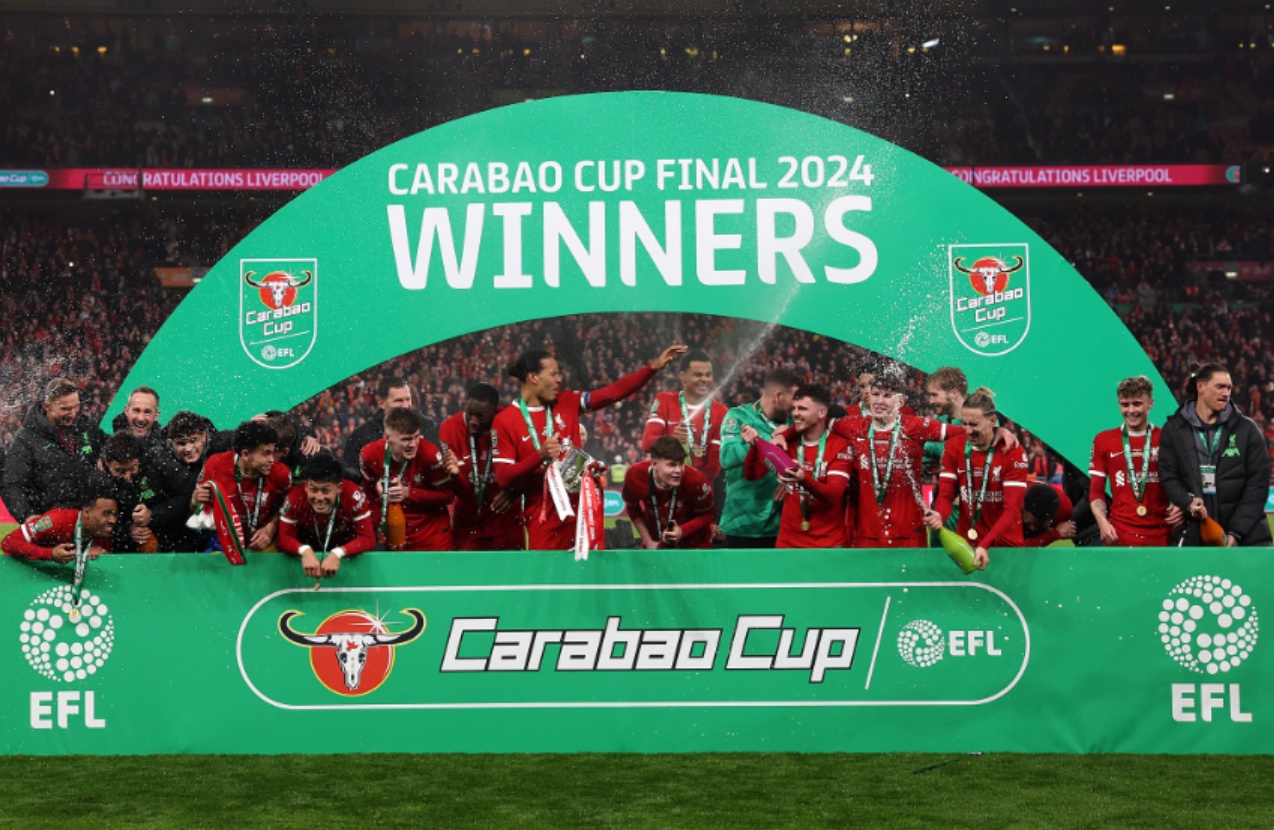 Liverpool celebrate winning the 2023/24 Carabao Cup final