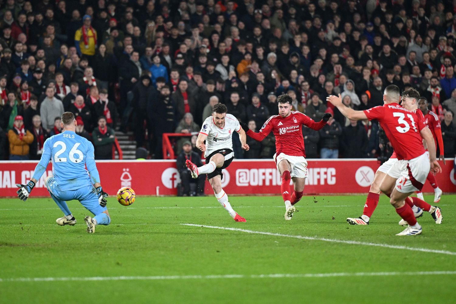 Diogo Jota tries to score against Nottingham Forest