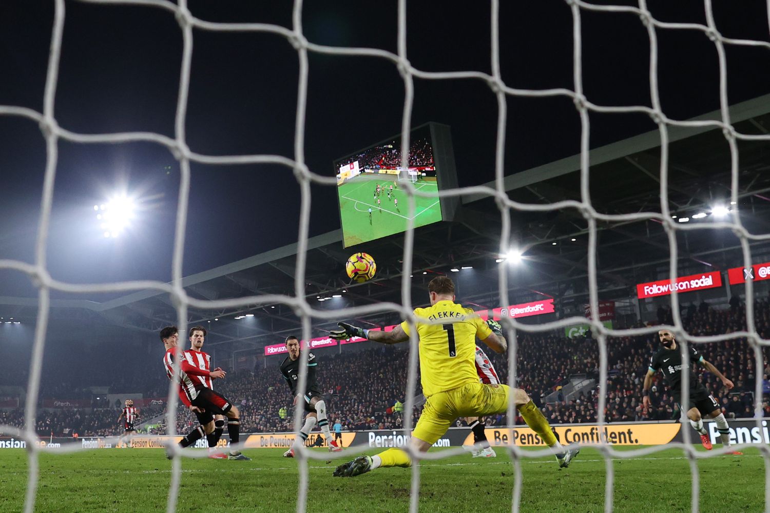 Darwin Nunez scores against Brentford