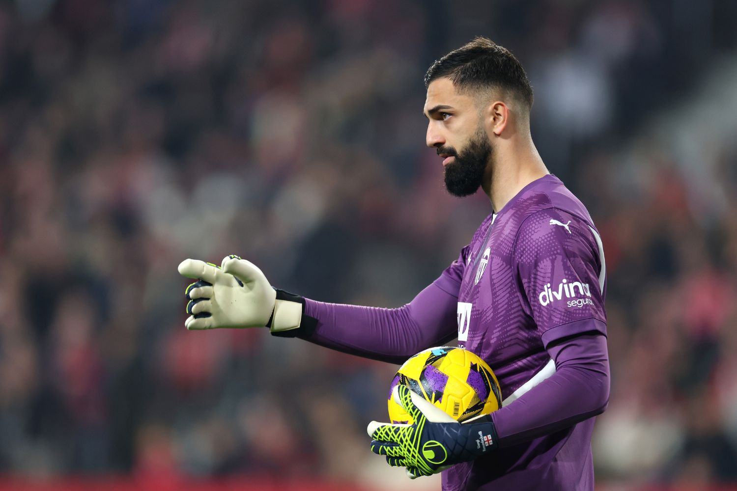 Giorgi Mamardashvili during Valencia's game with Sevilla